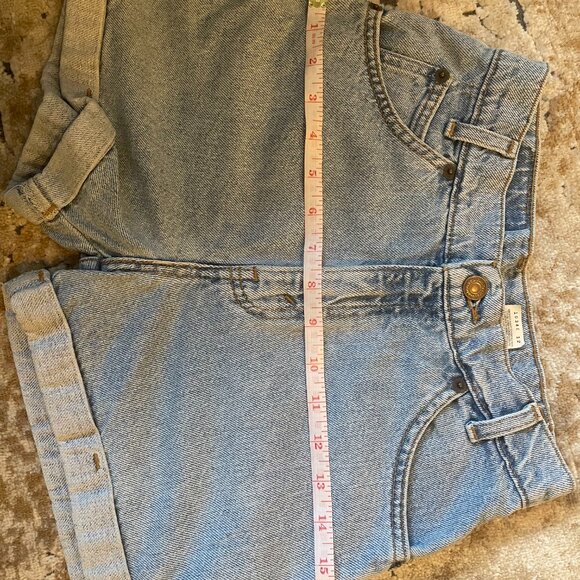 Vintage Levi's jean shorts - Picture 10 of 12